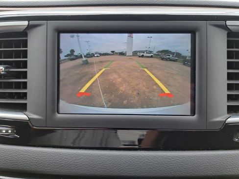 Used 2023 Chrysler Voyager LX image 12