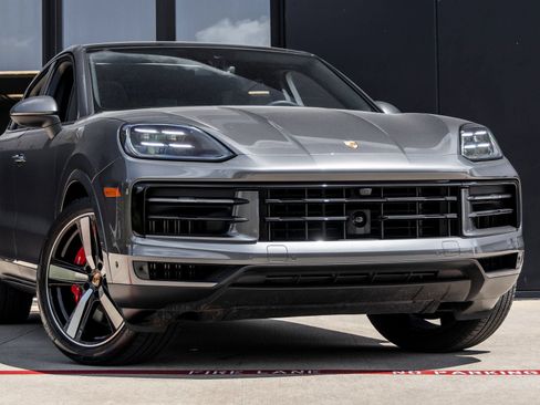 Certified 2025 Porsche Cayenne S AWD/4WD image 9