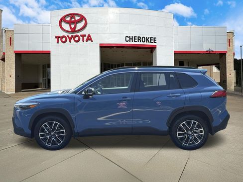 Used 2026 Toyota Corolla Cross XLE w/ Convenience Package AWD/4WD image 8