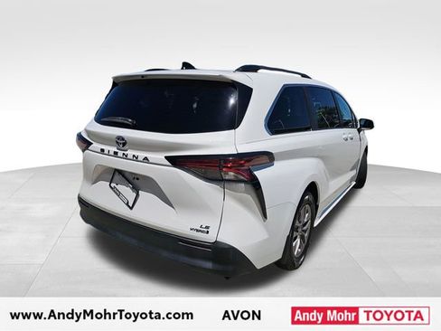 Used 2021 Toyota Sienna LE w/ LE Plus Package FWD image 7