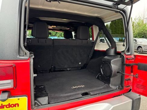 Used 2013 Jeep Wrangler Unlimited Sahara AWD/4WD image 17
