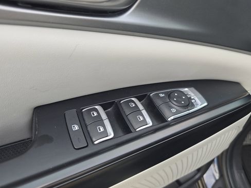 Used 2024 Kia Carnival LX image 19