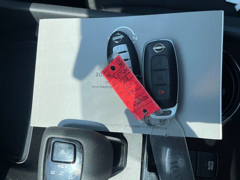 Used 2024 Nissan Rogue S AWD/4WD image 10