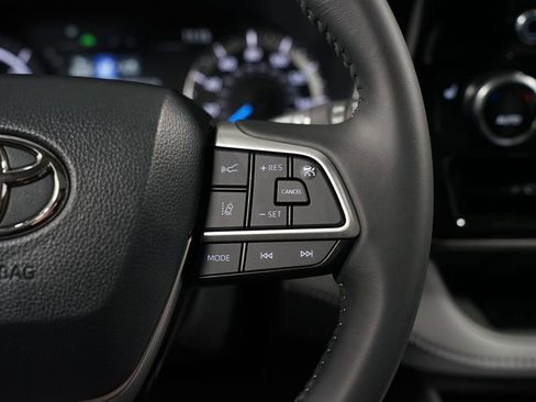 New 2026 Toyota Highlander XLE image 13