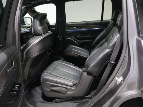Used 2023 Jeep Grand Cherokee L Overland w/ Luxury Tech Group IV AWD/4WD image 19
