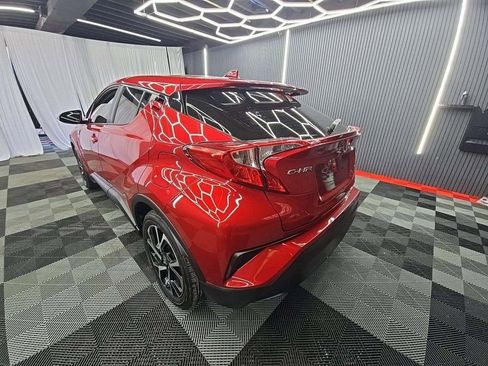 Used 2021 Toyota C-HR XLE image 2