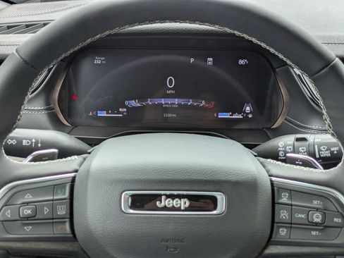 Used 2026 Jeep Grand Cherokee Limited w/ Limited Altitude Package RWD image 28