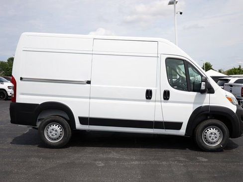 Used 2024 RAM ProMaster 1500 w/ Convenience Group image 3