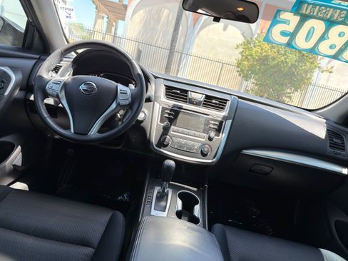 Used 2017 Nissan Altima 2.5 SR w/ Midnight Edition Package FWD image 19