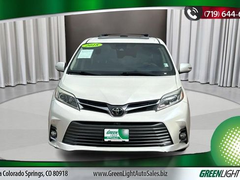 Used 2018 Toyota Sienna Limited Premium w/ Carpet Mat Package image 8