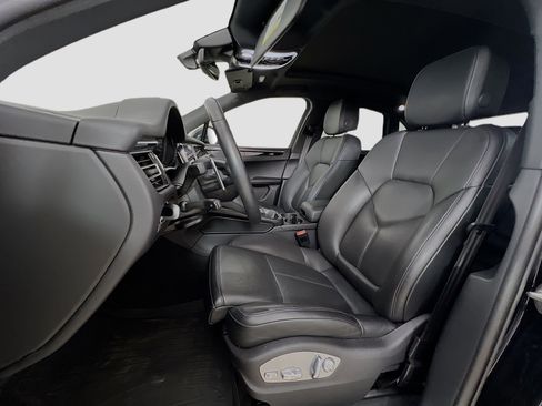 Used 2024 Porsche Macan image 22