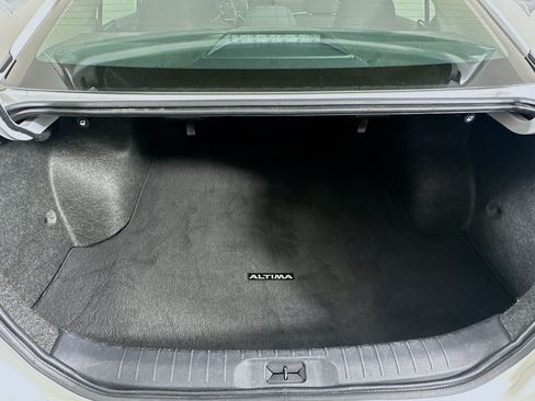 Used 2025 Nissan Altima 2.5 SV FWD image 26