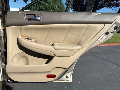 Used 2004 Honda Accord EX image 34