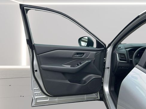 Used 2025 Nissan Rogue S FWD image 24