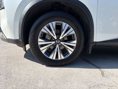 Used 2021 Nissan Rogue SV w/ Premium Package image 12