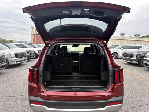 Used 2025 Kia Sorento EX w/ Panoramic Sunroof Package FWD image 9