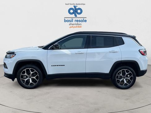 Used 2025 Jeep Compass Limited AWD/4WD image 3