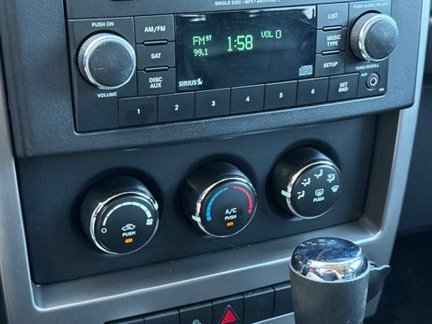 Used 2012 Jeep Liberty Sport AWD/4WD image 19