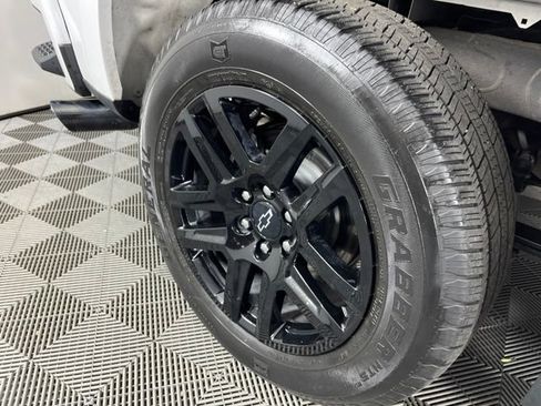 Used 2023 Chevrolet Silverado 1500 Custom RWD image 17