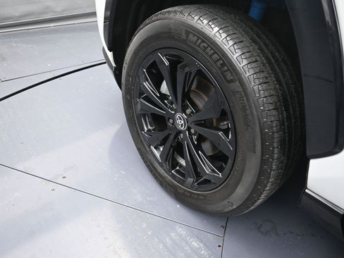 Used 2023 Toyota RAV4 SE image 31