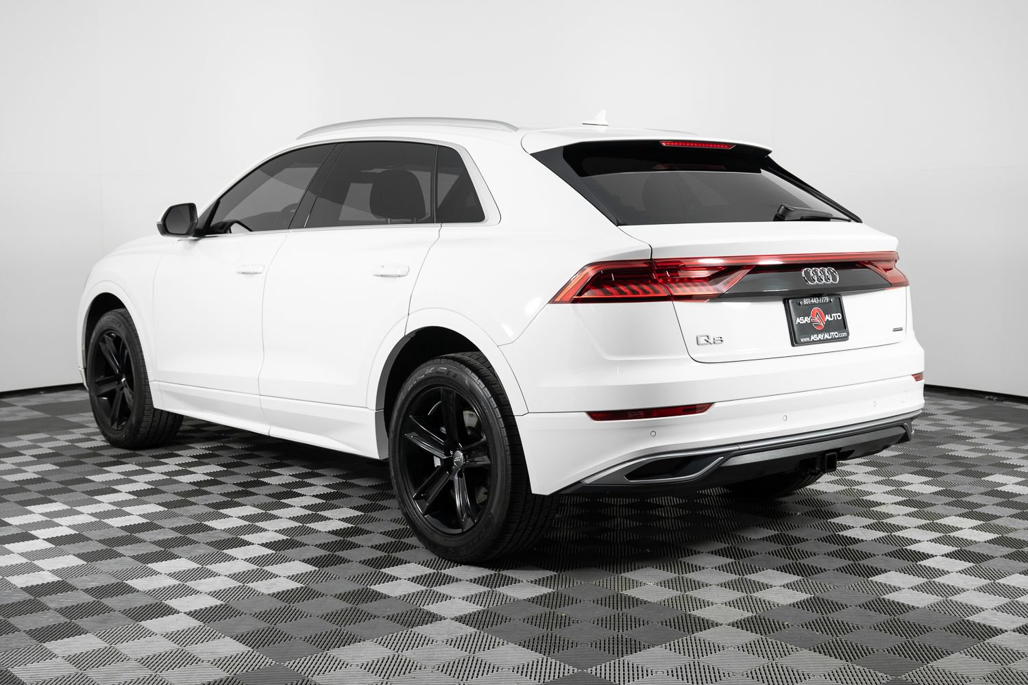 Used 2019 Audi Q8 Premium w/ Convenience Package AWD/4WD image 4