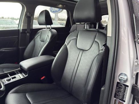 Used 2025 Kia Sorento SX AWD/4WD image 16