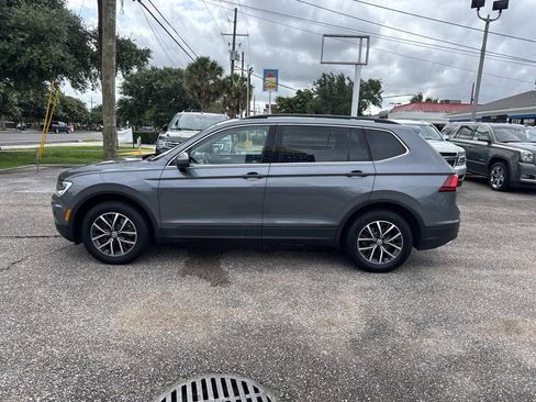 Used 2019 Volkswagen Tiguan SE w/ Panoramic Sunroof Package FWD image 4