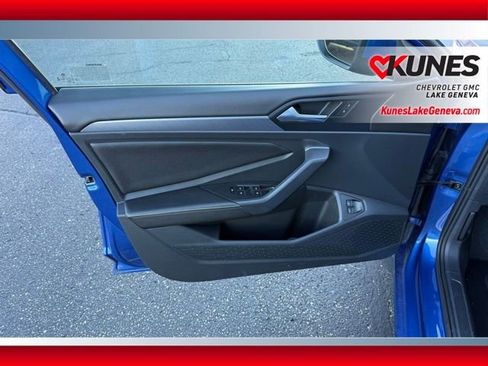 Used 2024 Volkswagen Jetta SE image 17