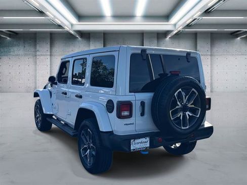 Used 2024 Jeep Wrangler Unlimited image 5