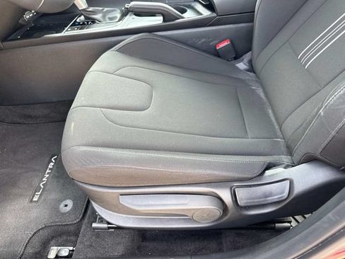 Used 2025 Hyundai Elantra Sport FWD image 23