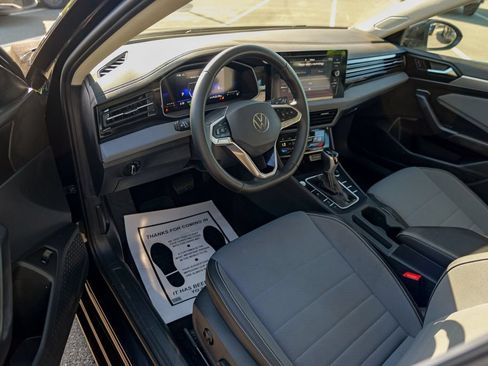 Used 2025 Volkswagen Jetta SE w/ Sunroof Package FWD image 16