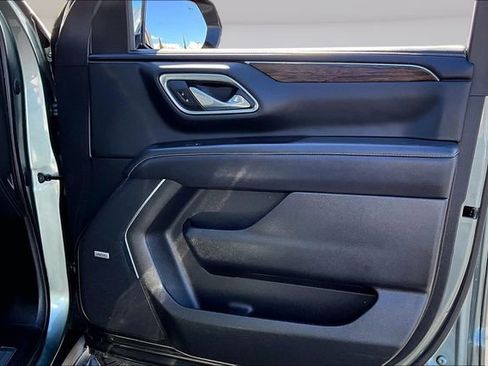 Used 2023 Chevrolet Suburban Premier image 28