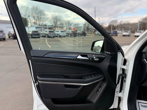 Used 2018 Mercedes-Benz GLS 550 4MATIC image 9