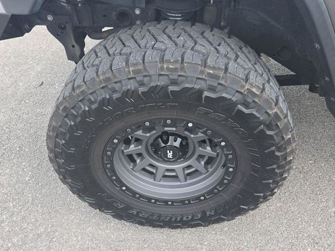 Used 2018 Jeep Wrangler Unlimited Sahara AWD/4WD image 12
