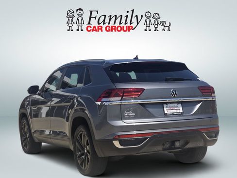 Used 2023 Volkswagen Atlas Cross Sport SE w/ Panoramic Sunroof Package FWD image 3