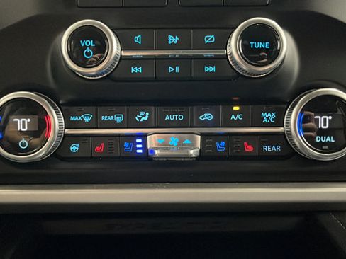 Used 2024 Ford Expedition XLT AWD/4WD image 18