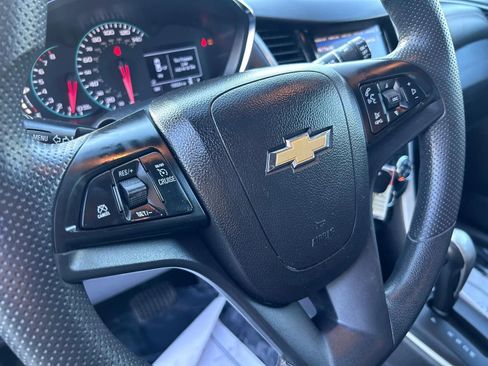 Used 2021 Chevrolet Trax LT AWD/4WD image 21