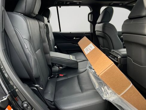 New 2026 Lexus LX 700h Luxury image 7