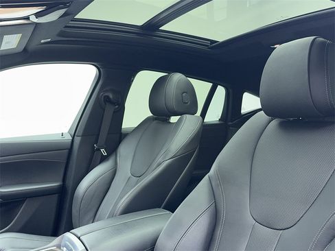 Used 2022 BMW X6 xDrive40i w/ M Sport Package image 37