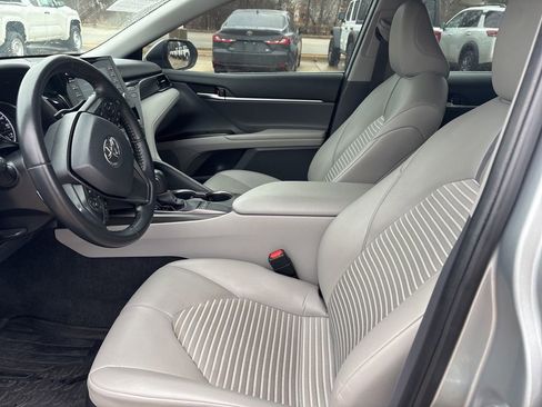Used 2022 Toyota Camry SE image 11