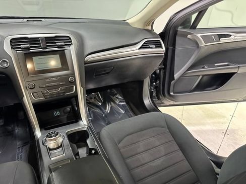 Used 2020 Ford Fusion SE FWD image 22