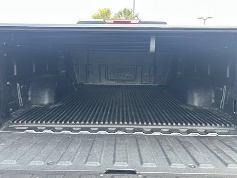 Used 2025 GMC Sierra 1500 SLT AWD/4WD image 32
