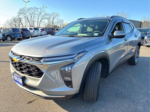 Certified 2024 Chevrolet Trax LT w/ Driver Confidence Package image 6