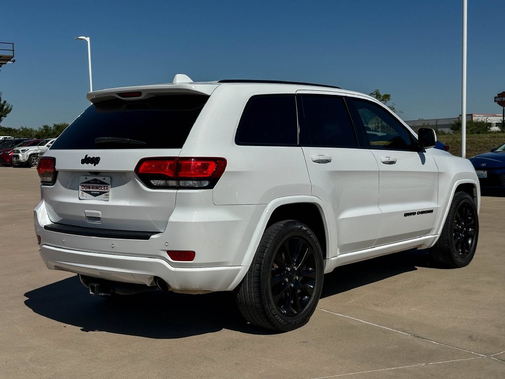 Used 2021 Jeep Grand Cherokee Laredo X RWD image 3