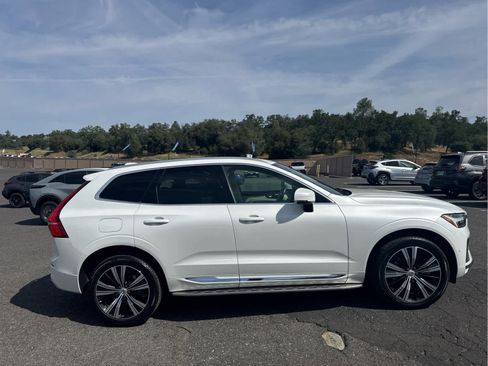 Used 2022 Volvo XC60 B5 Inscription w/ Advanced Package FWD image 4