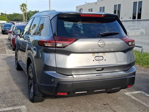 Used 2025 Nissan Rogue SV w/ SV Premium Package FWD image 3