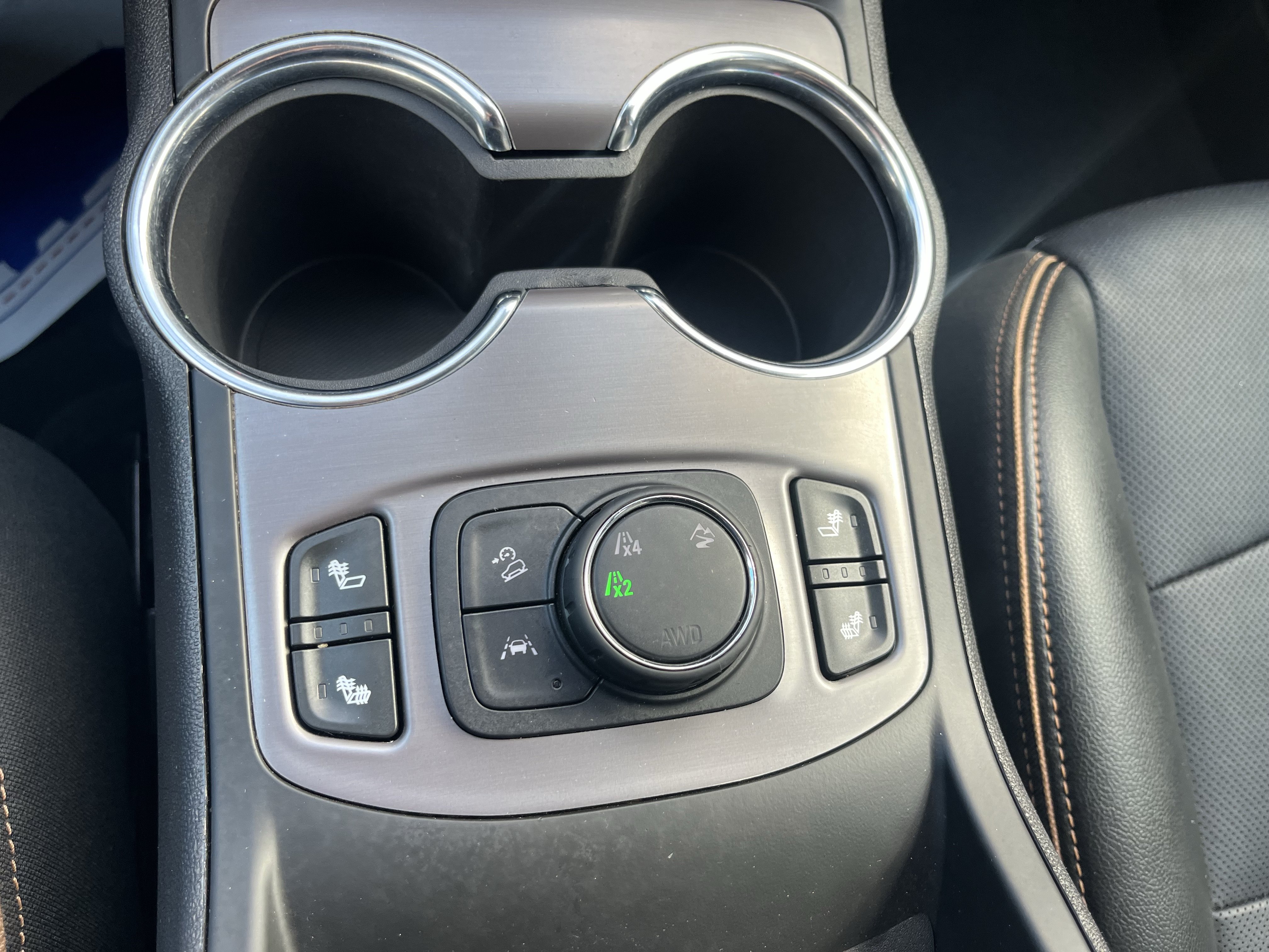 Used 2024 GMC Terrain AT4 AWD/4WD image 13
