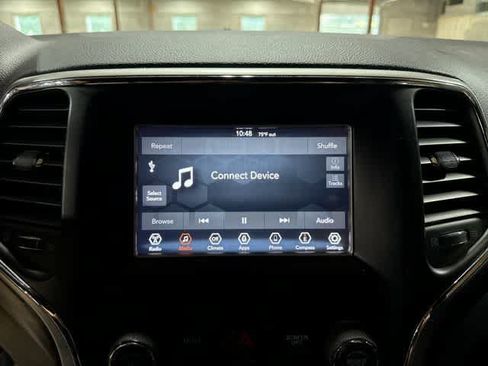 Used 2019 Jeep Grand Cherokee Laredo AWD/4WD image 20