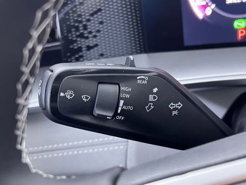 New 2026 Volkswagen Tiguan SE image 33