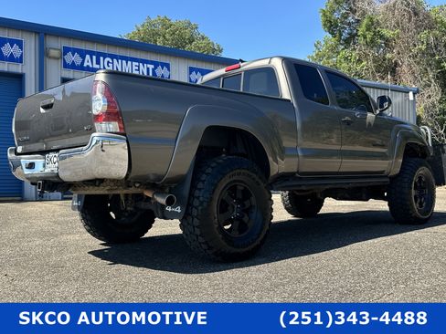 Used 2015 Toyota Tacoma 4x4 Access Cab V6 w/ TRD Off-Road Package image 5